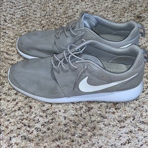 Men’s Nike Roshe Run size 13